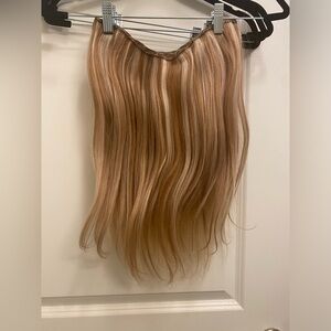 18 inch hand tied sew in hair extensions. Worn once. Freshly washed.